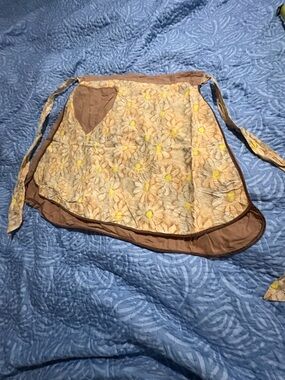vintage floral half waist apron brown gold daisy flowers reversible.